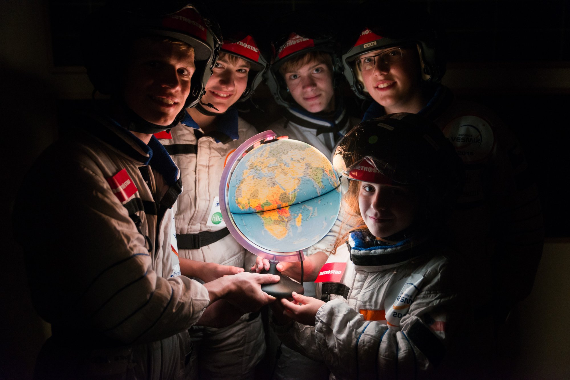 Finalisté Expedice vesmír 2015: Jakub Zemek, Ondřej Brhlík, Vojtěch Fárek, Adam Karas a Alena Kupská. (foto: Jan Rasch, Expedice vesmír)