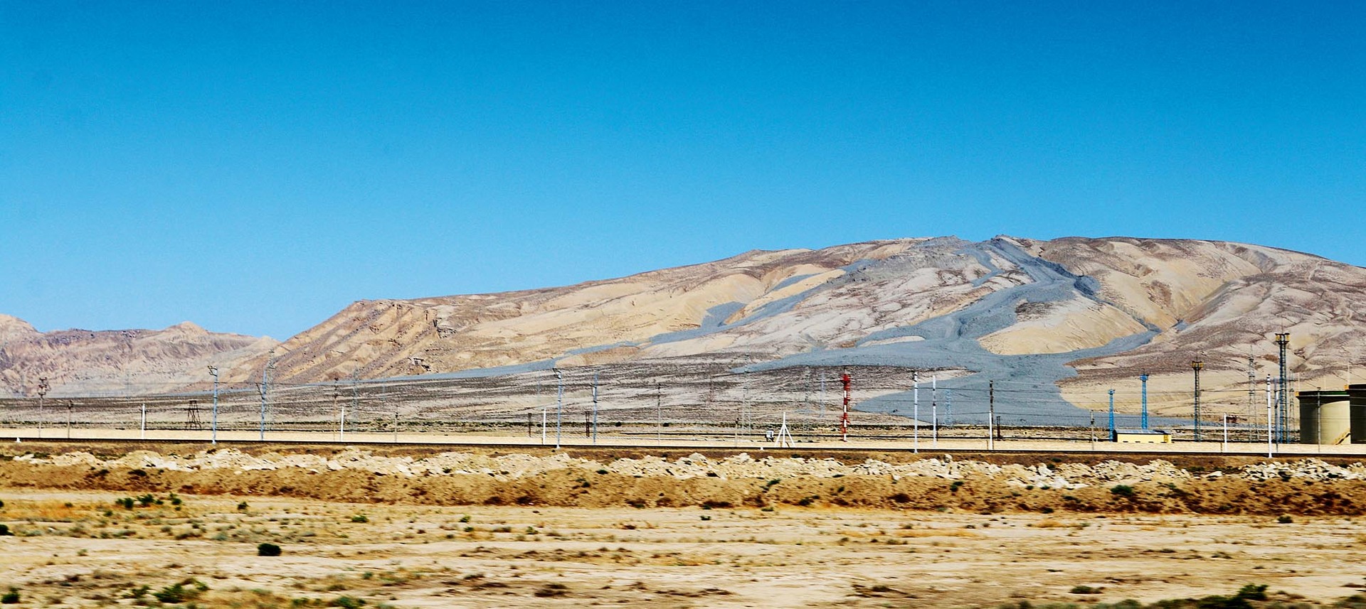 Teklo po povrchu Marsu bláto?